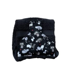 Hand towel to hang on a kitchen or AGA rail. Fastened with a magnetic popper