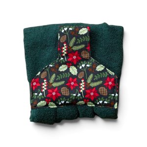 Hand towel to hang on a kitchen or AGA rail. Fastened with a magnetic popper.